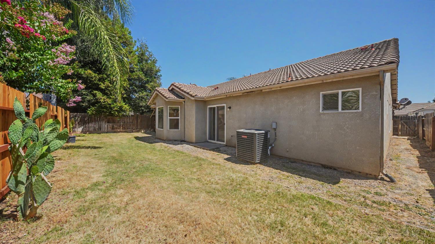 2204 W Sweet Water Ct, Merced, CA 95348