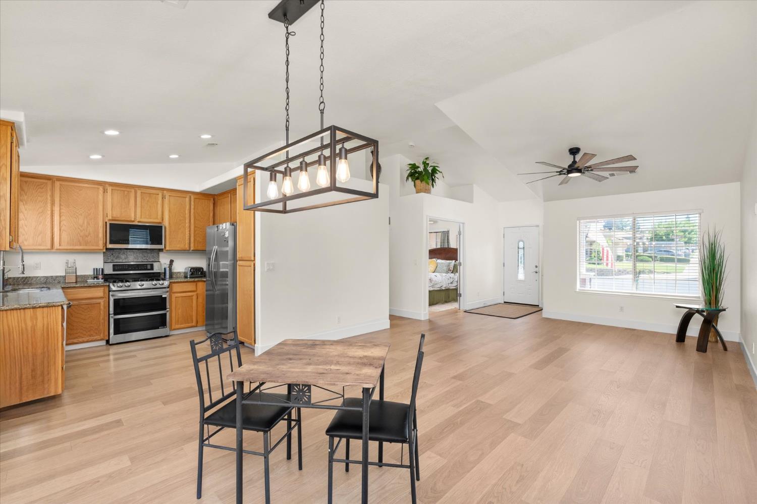 548 Buccaneer Ave, Oakdale, CA 95361