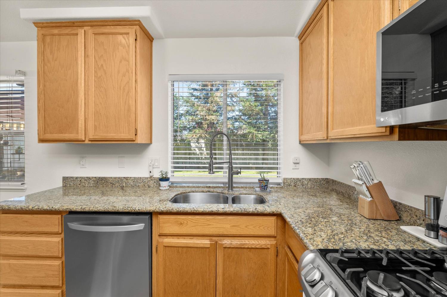 548 Buccaneer Ave, Oakdale, CA 95361