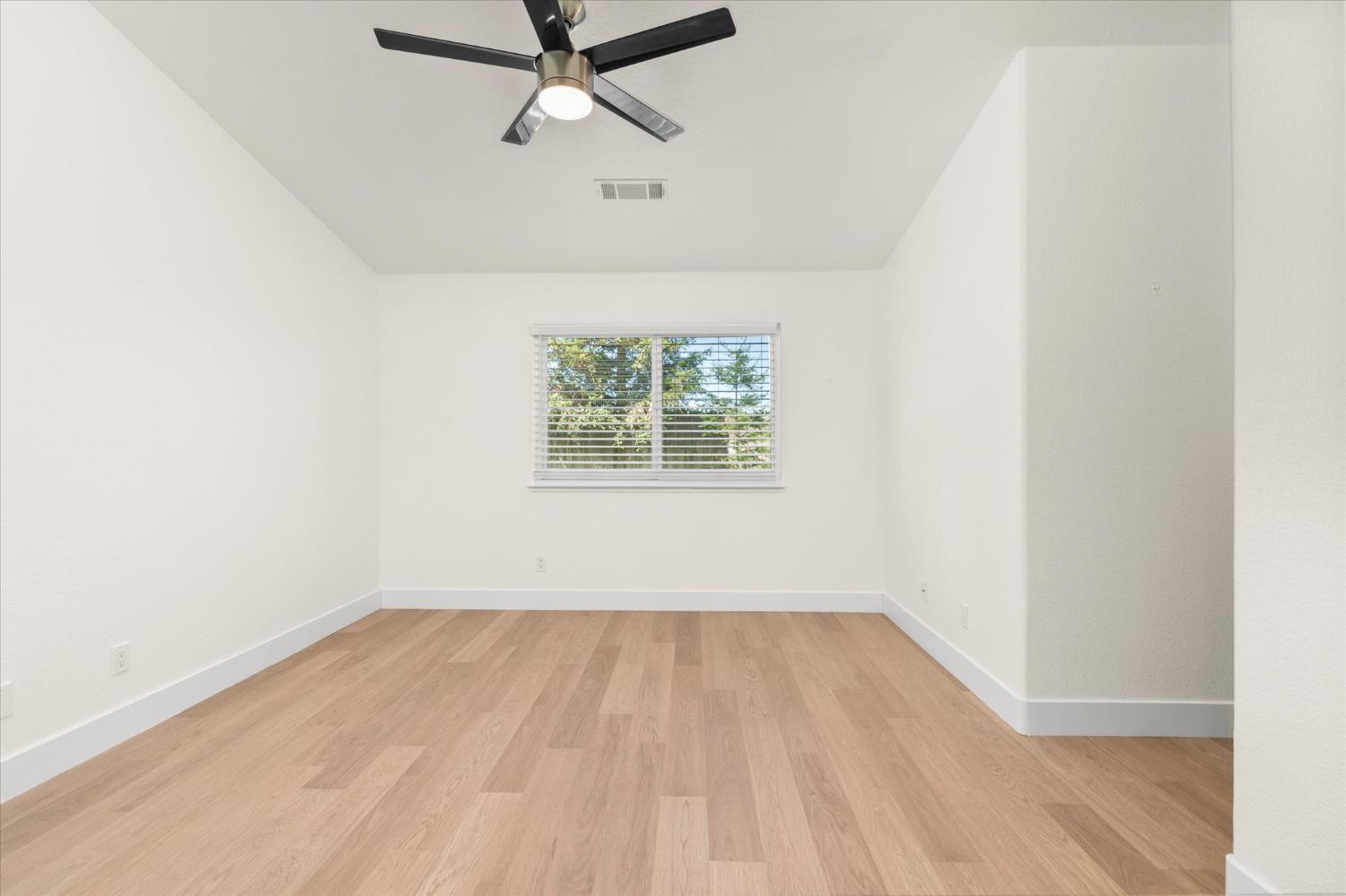 548 Buccaneer Ave, Oakdale, CA 95361