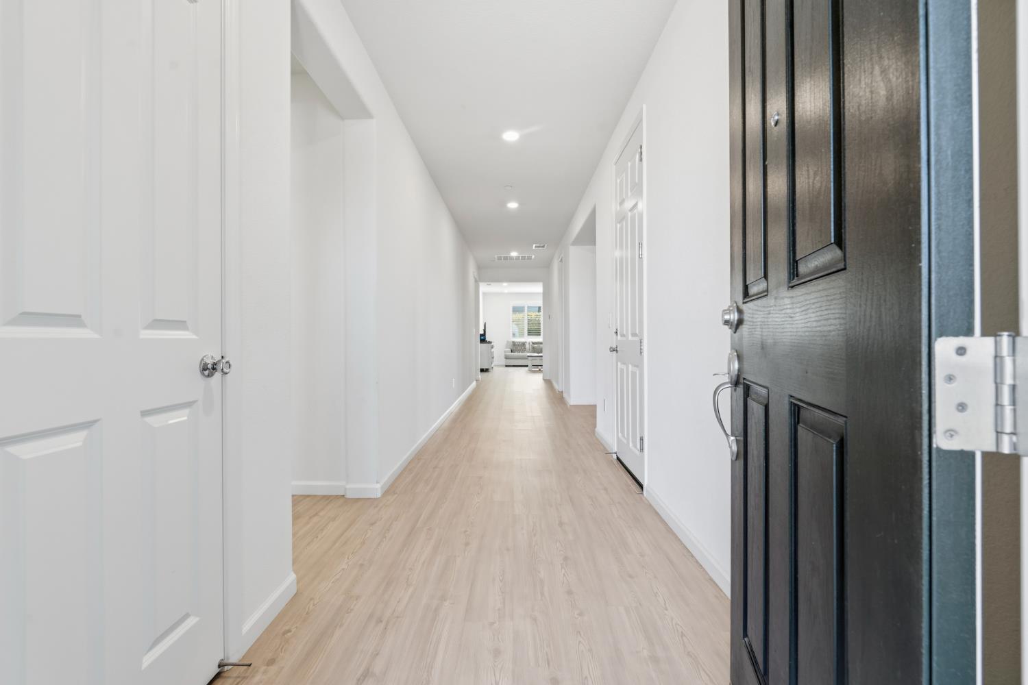 1589 Lantern Way, Hughson, CA 95326