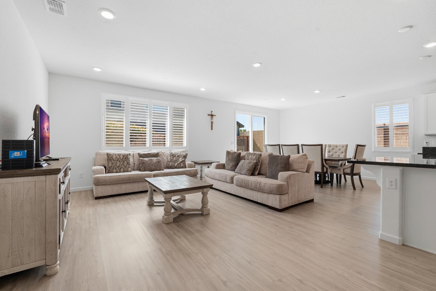 1589 Lantern Way, Hughson, CA 95326