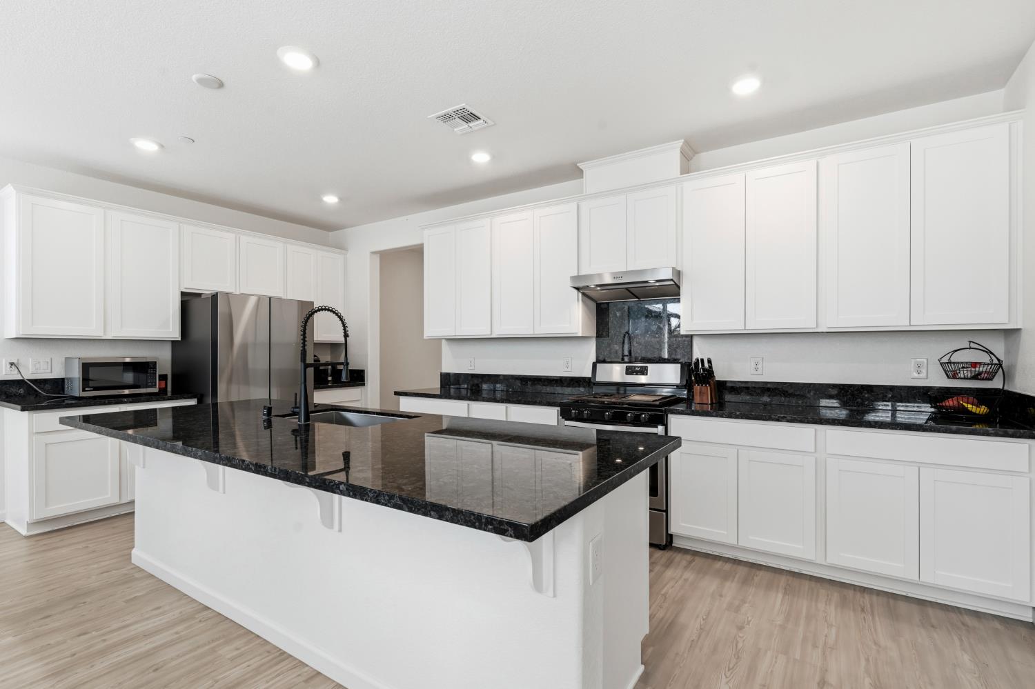 1589 Lantern Way, Hughson, CA 95326
