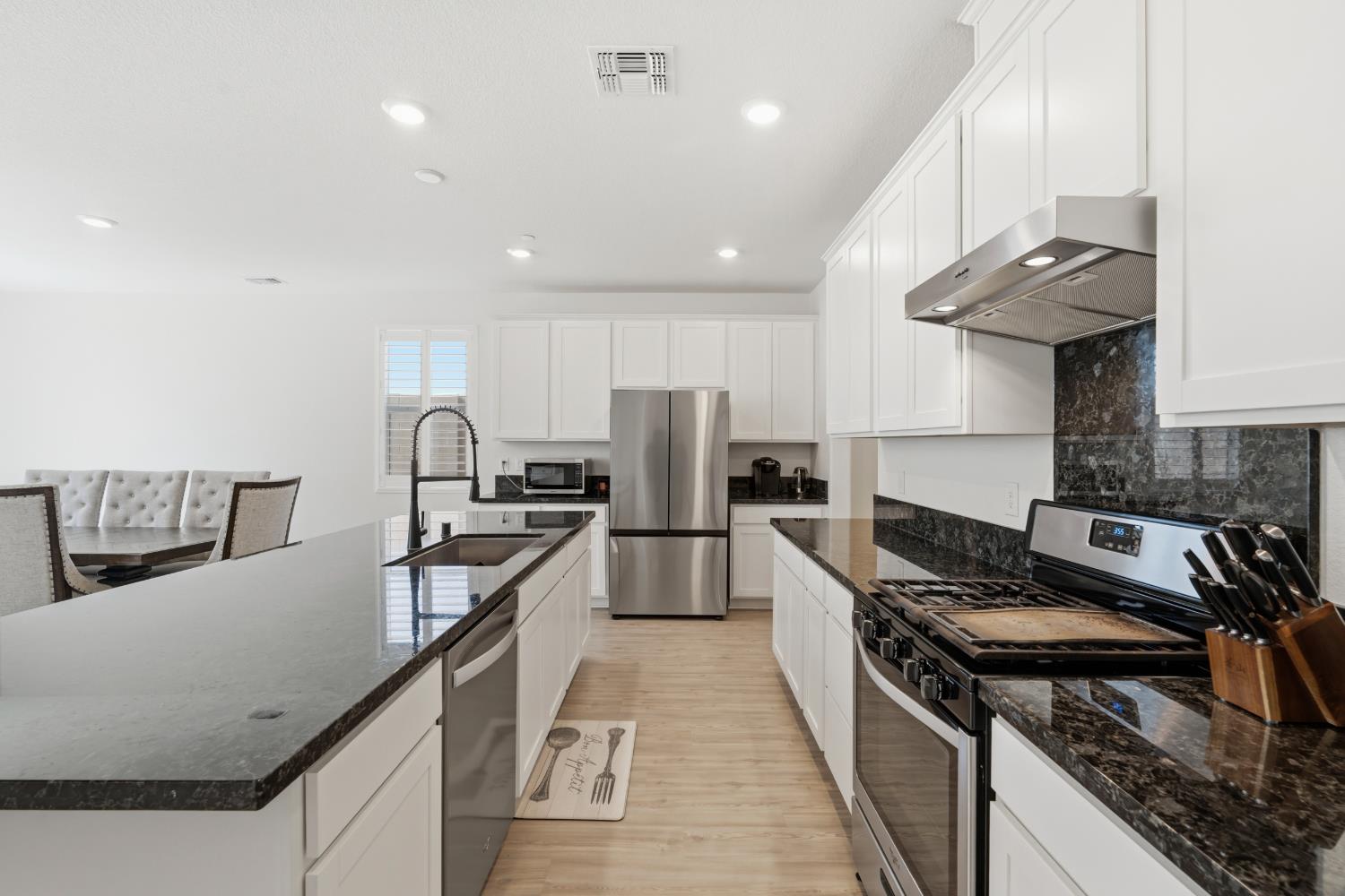 1589 Lantern Way, Hughson, CA 95326