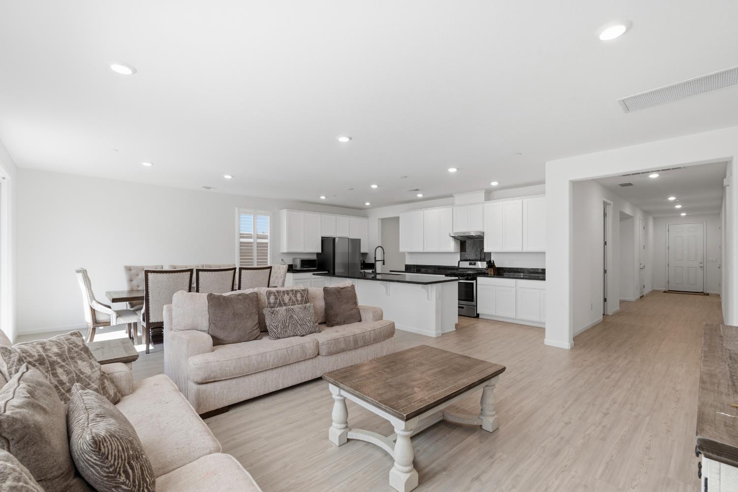 1589 Lantern Way, Hughson, CA 95326
