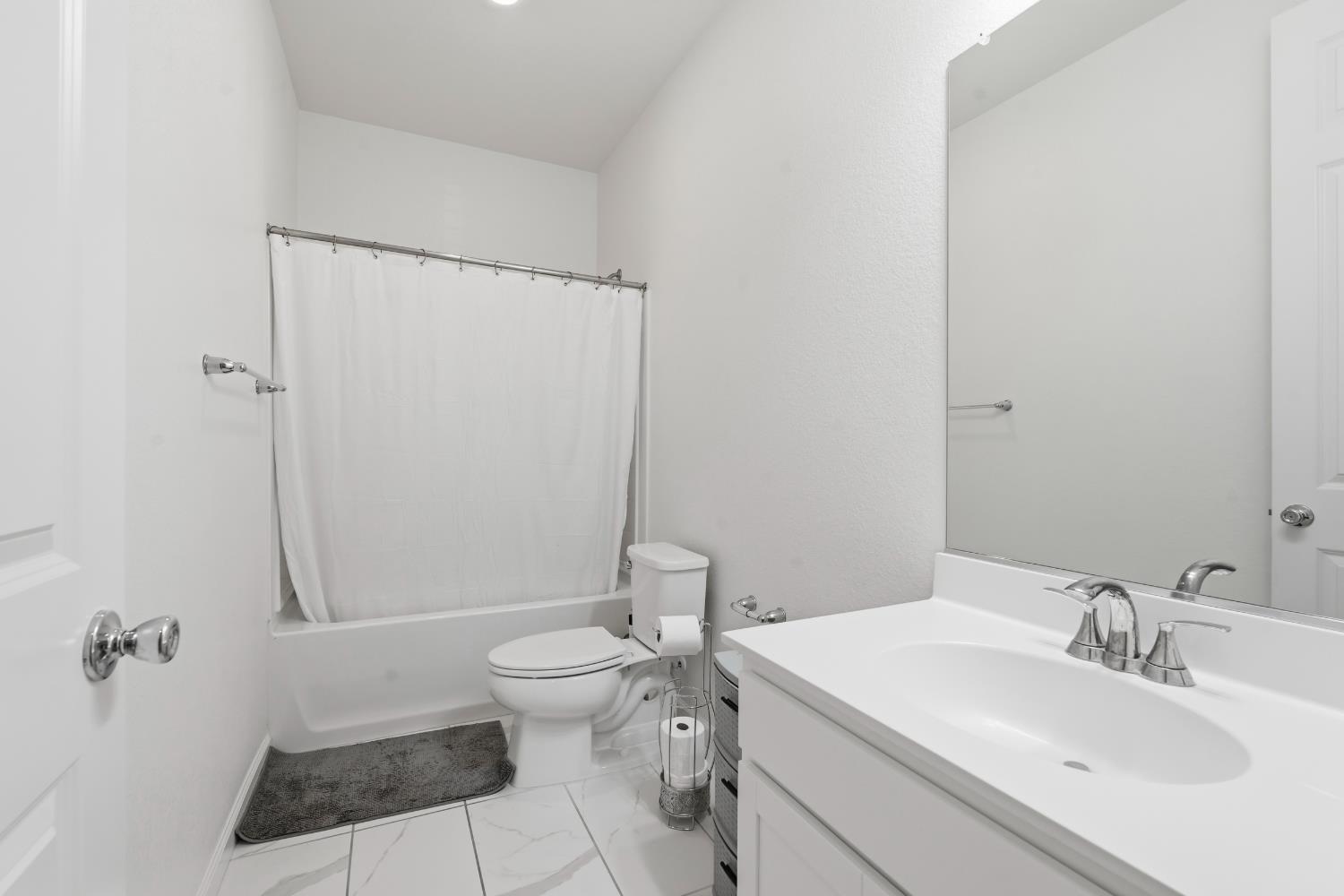 1589 Lantern Way, Hughson, CA 95326