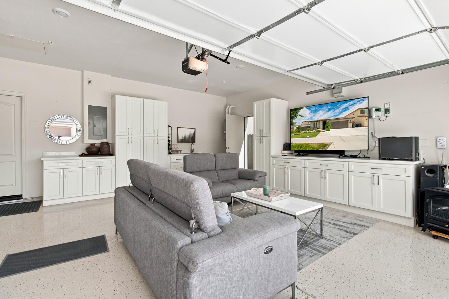 3093 Feather Rd, Manteca, CA 95337