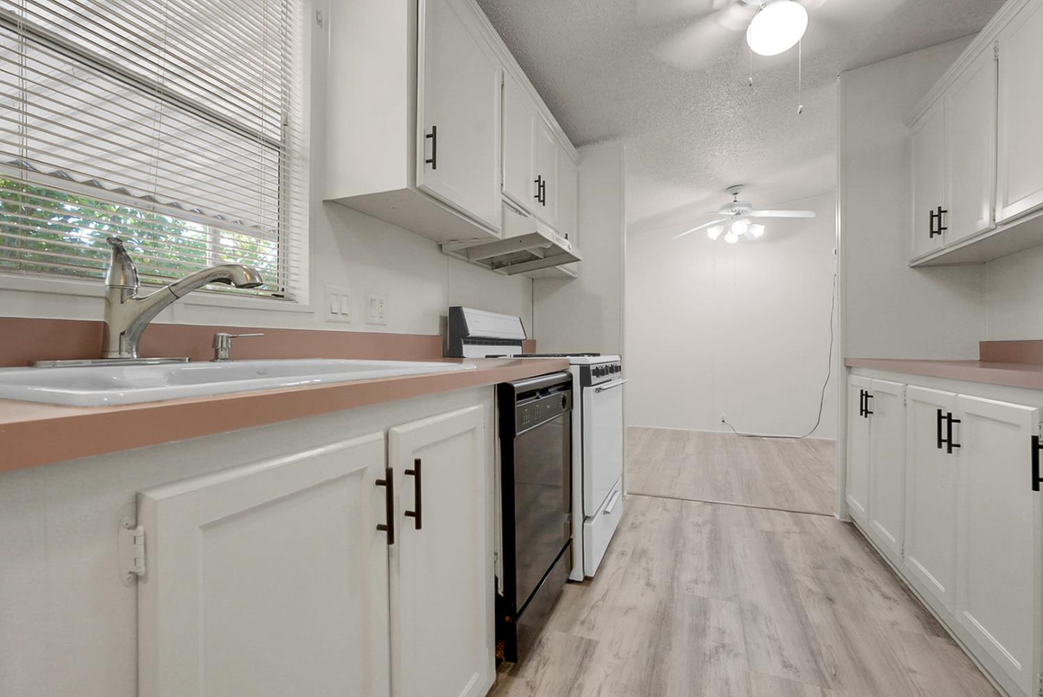 1200 S Carpenter Rd #48, Modesto, CA 95351