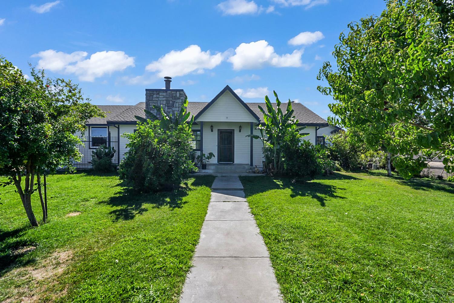 237 241 Leek Rd, Modesto, CA 95357