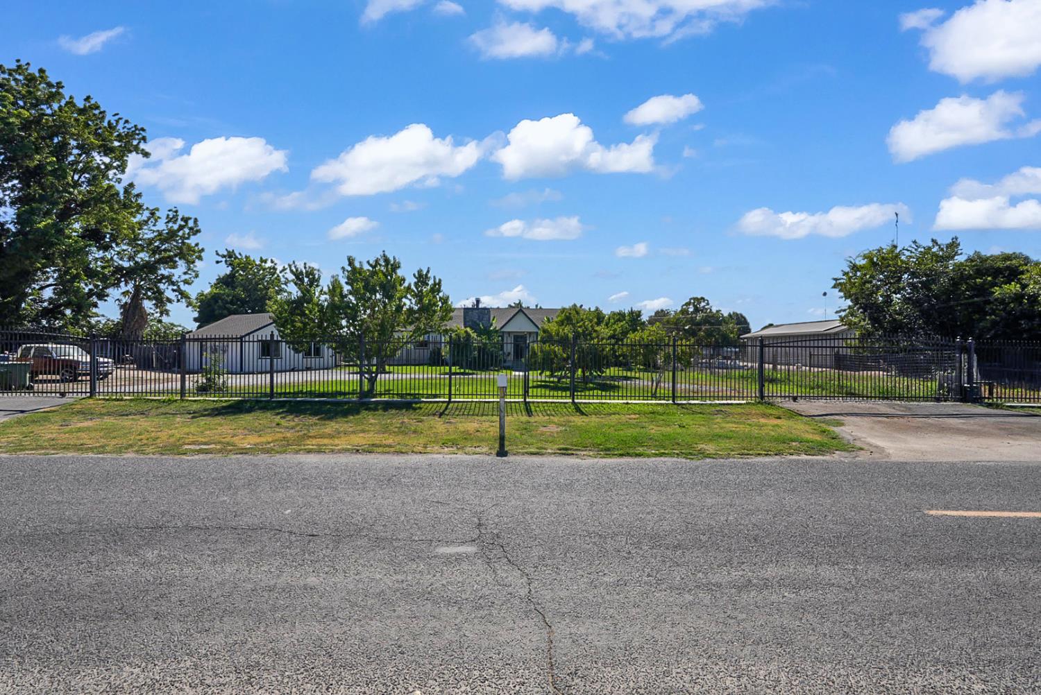 237 241 Leek Rd, Modesto, CA 95357