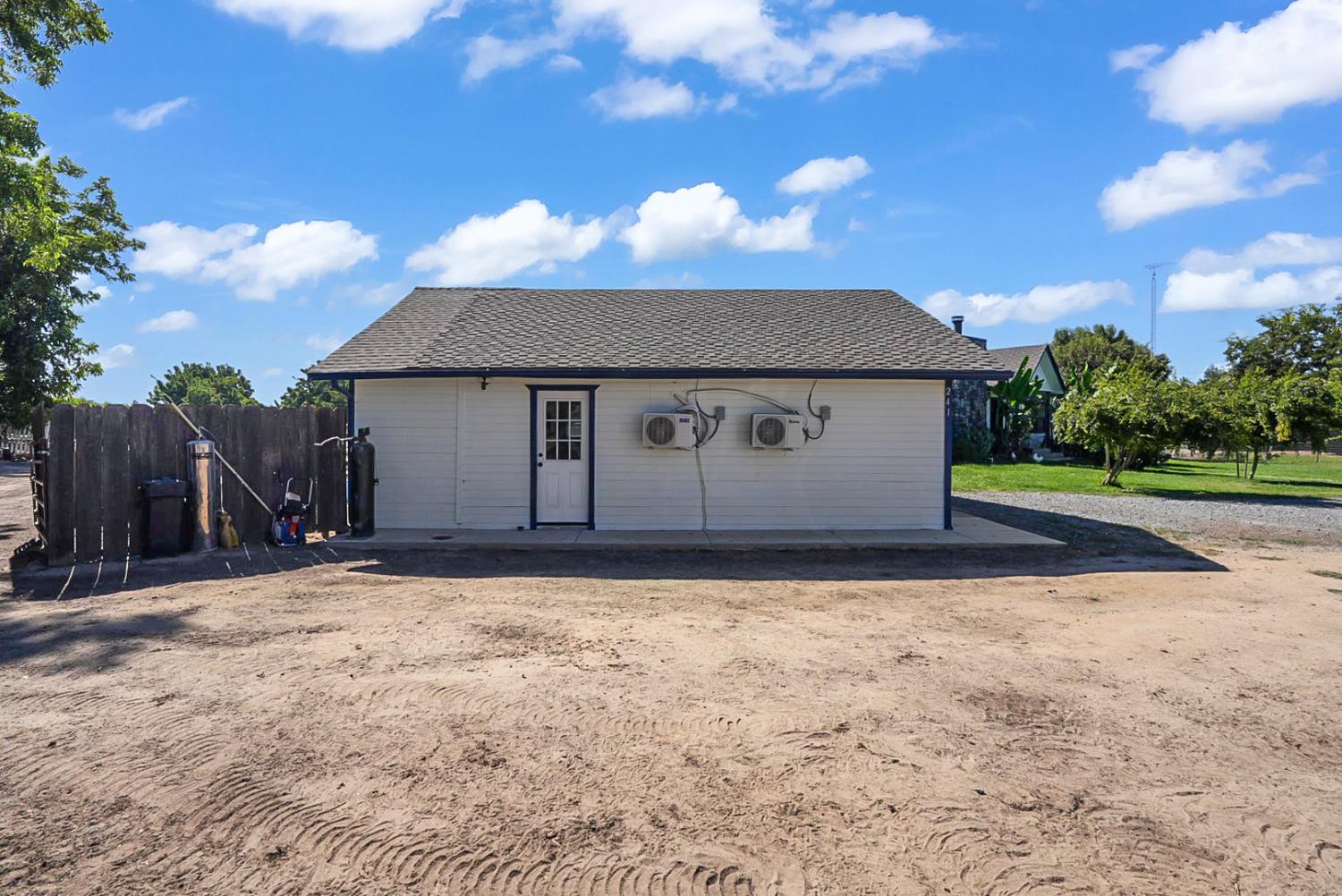 237 241 Leek Rd, Modesto, CA 95357