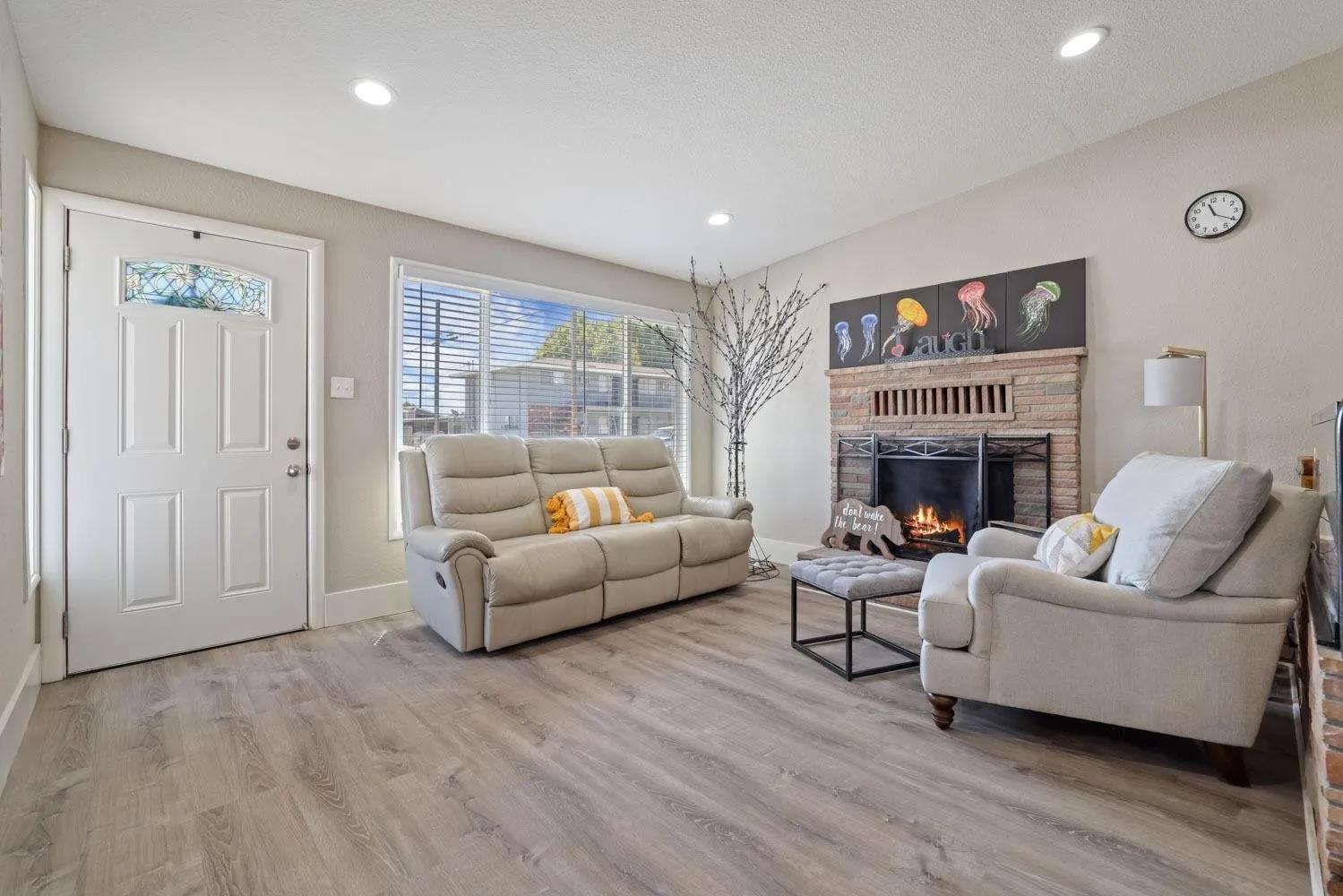 213 S Walnut Ave, Ripon, CA 95366