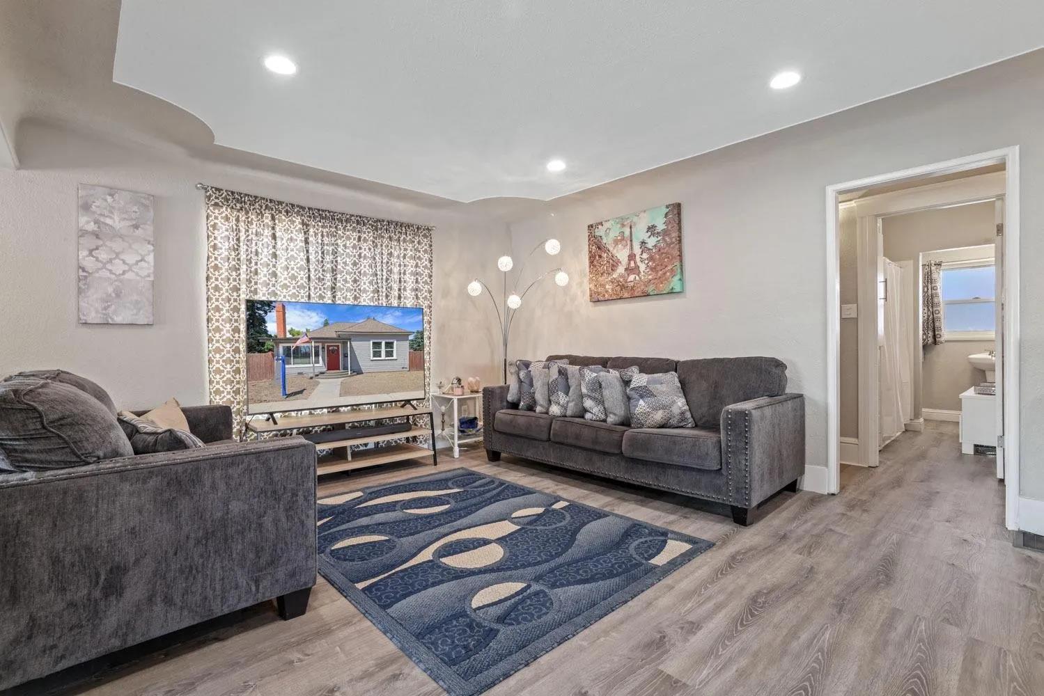 213 S Walnut Ave, Ripon, CA 95366