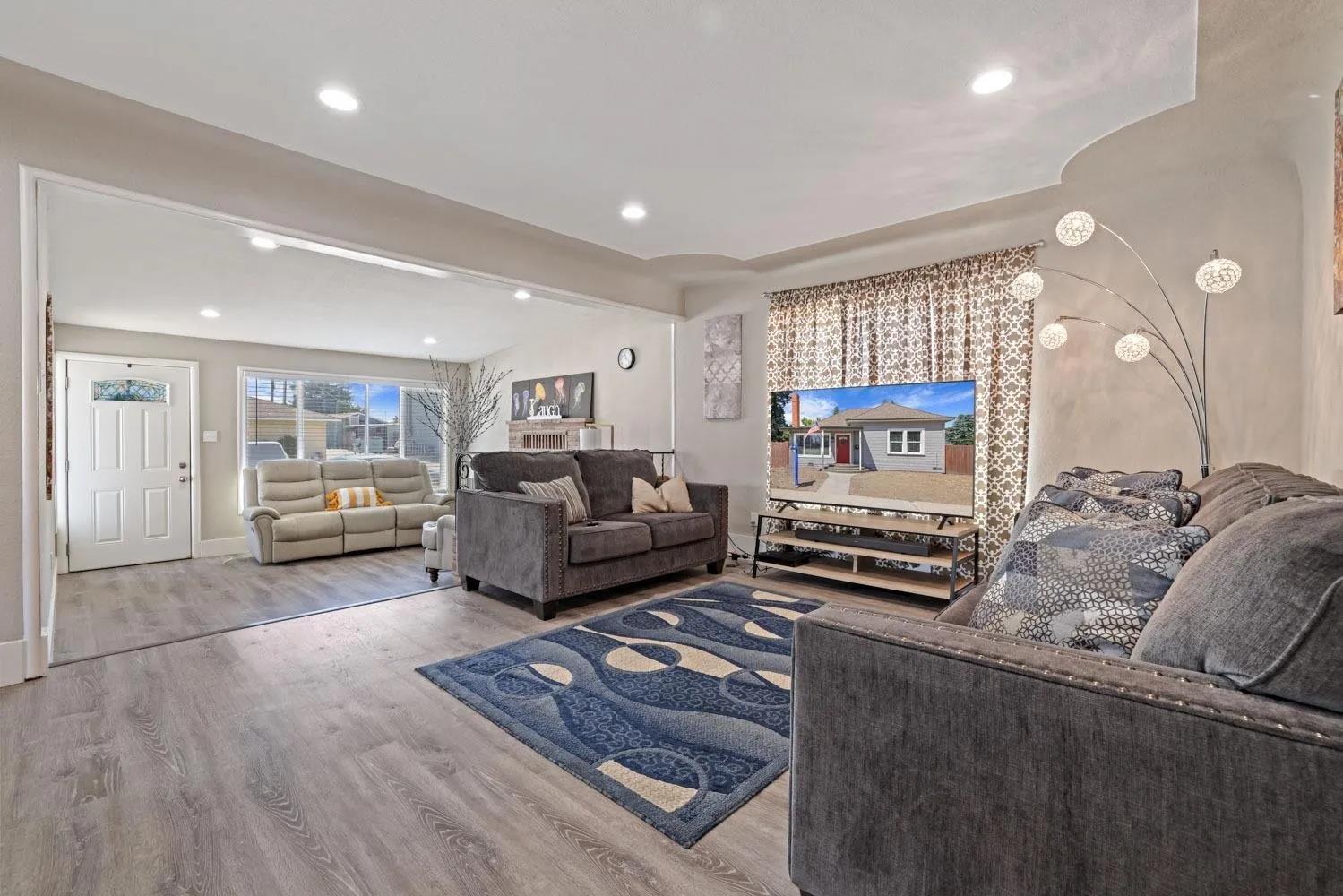 213 S Walnut Ave, Ripon, CA 95366