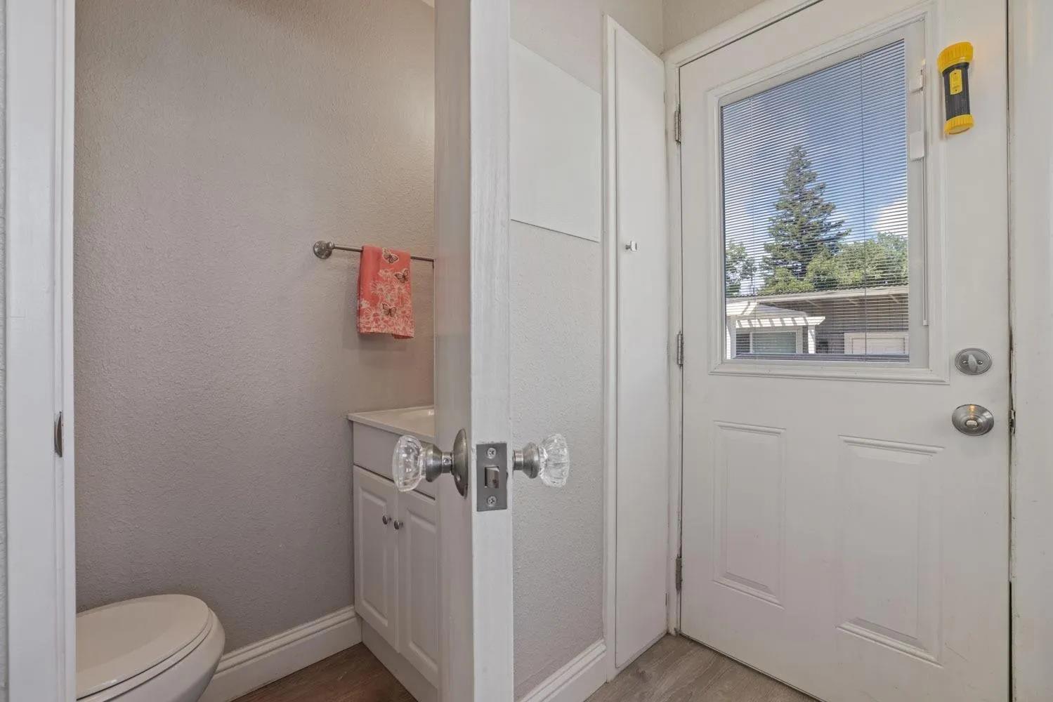 213 S Walnut Ave, Ripon, CA 95366