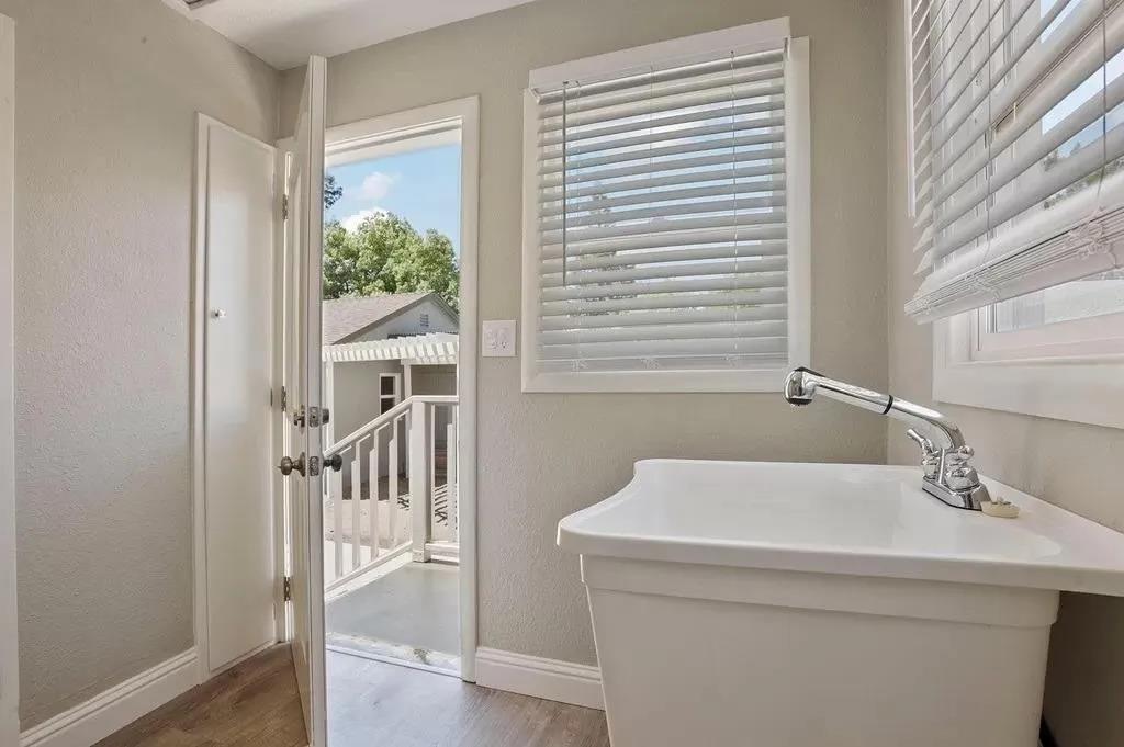 213 S Walnut Ave, Ripon, CA 95366