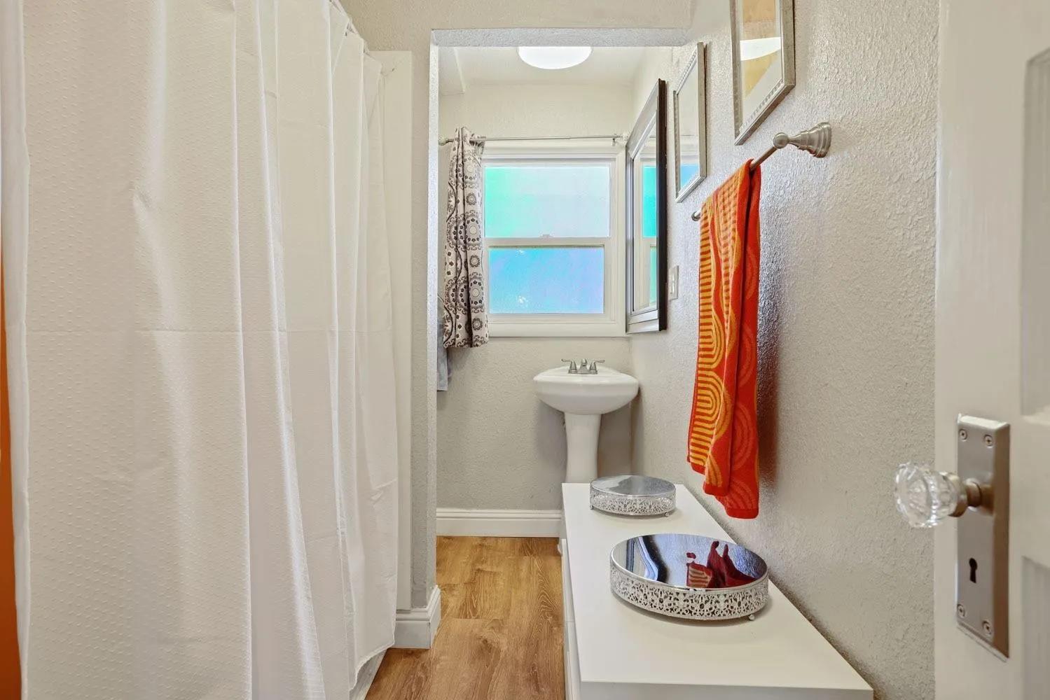 213 S Walnut Ave, Ripon, CA 95366