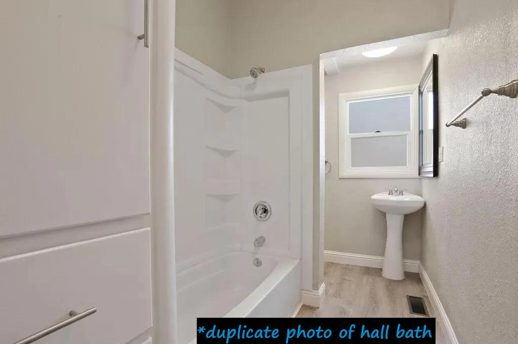 213 S Walnut Ave, Ripon, CA 95366