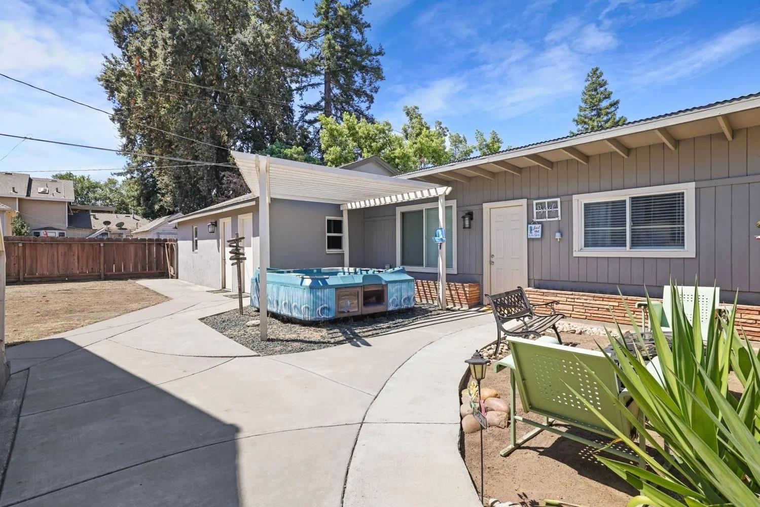 213 S Walnut Ave, Ripon, CA 95366