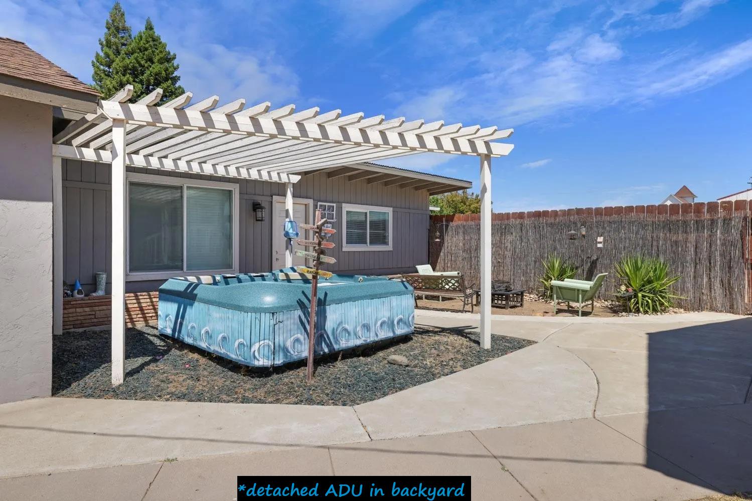 213 S Walnut Ave, Ripon, CA 95366