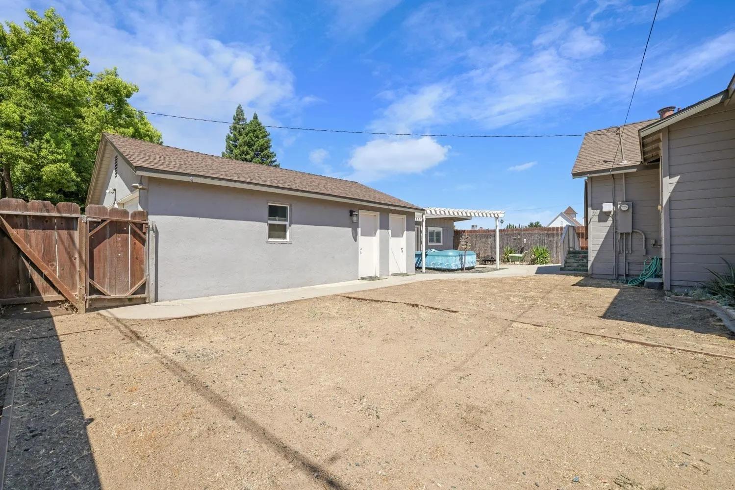 213 S Walnut Ave, Ripon, CA 95366