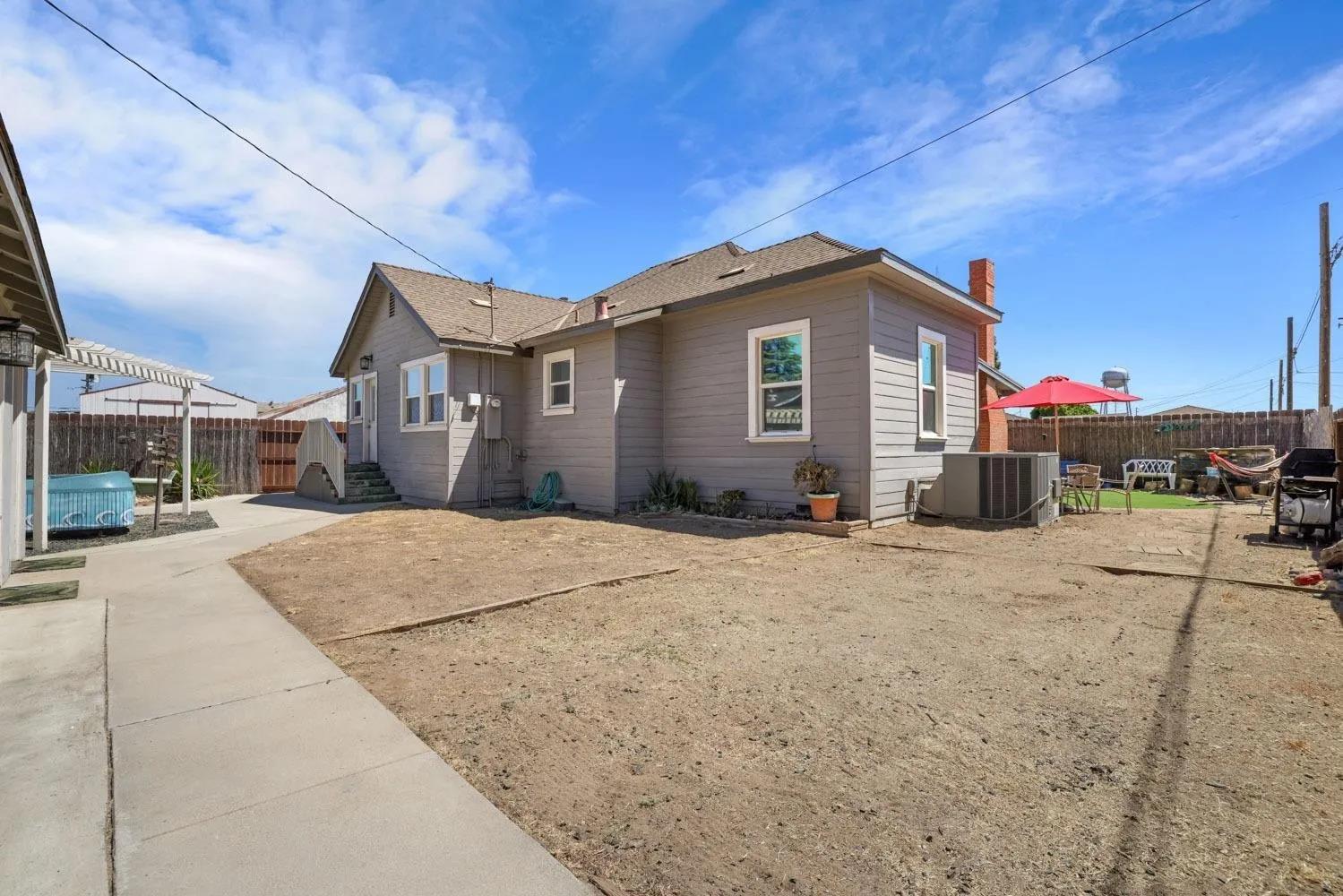 213 S Walnut Ave, Ripon, CA 95366