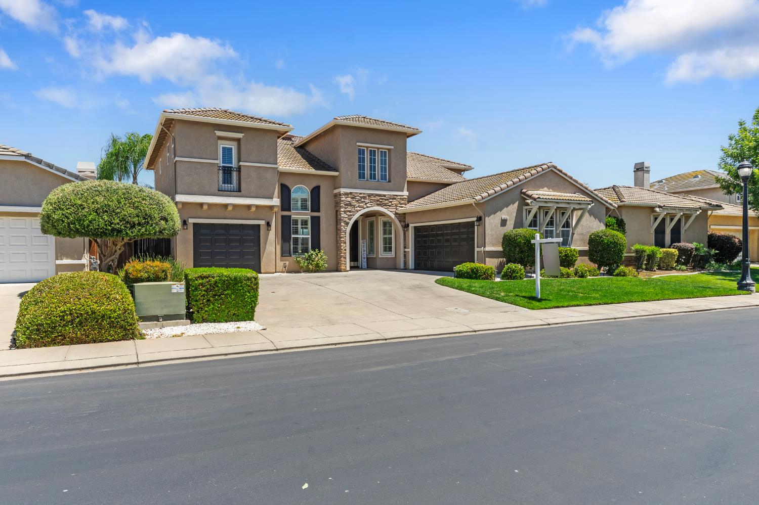 3024 Edgeview Dr, Modesto, CA 95355
