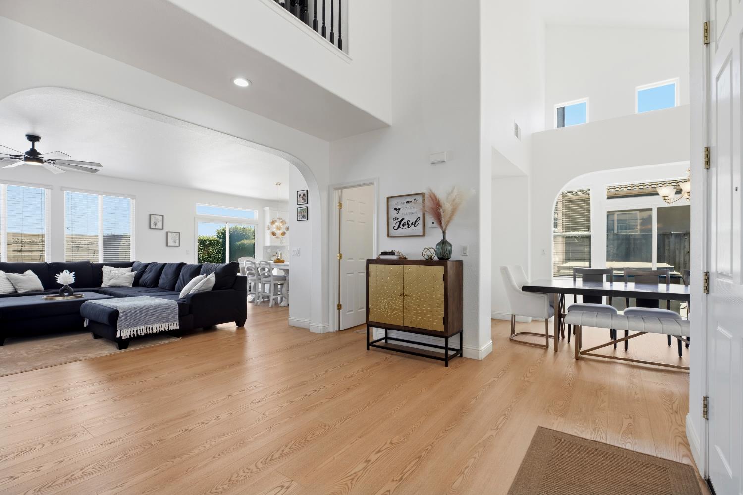 3024 Edgeview Dr, Modesto, CA 95355