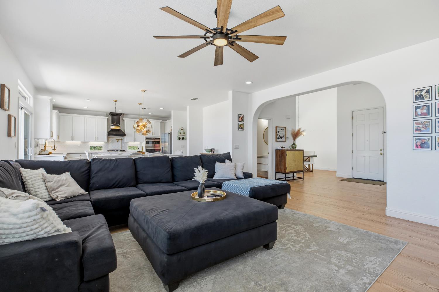 3024 Edgeview Dr, Modesto, CA 95355