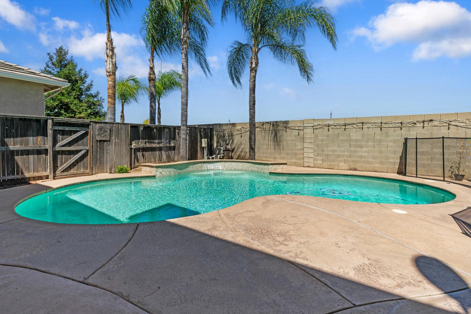 3024 Edgeview Dr, Modesto, CA 95355