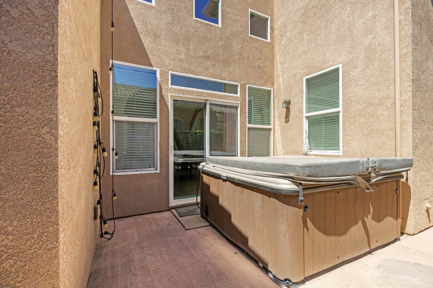3024 Edgeview Dr, Modesto, CA 95355