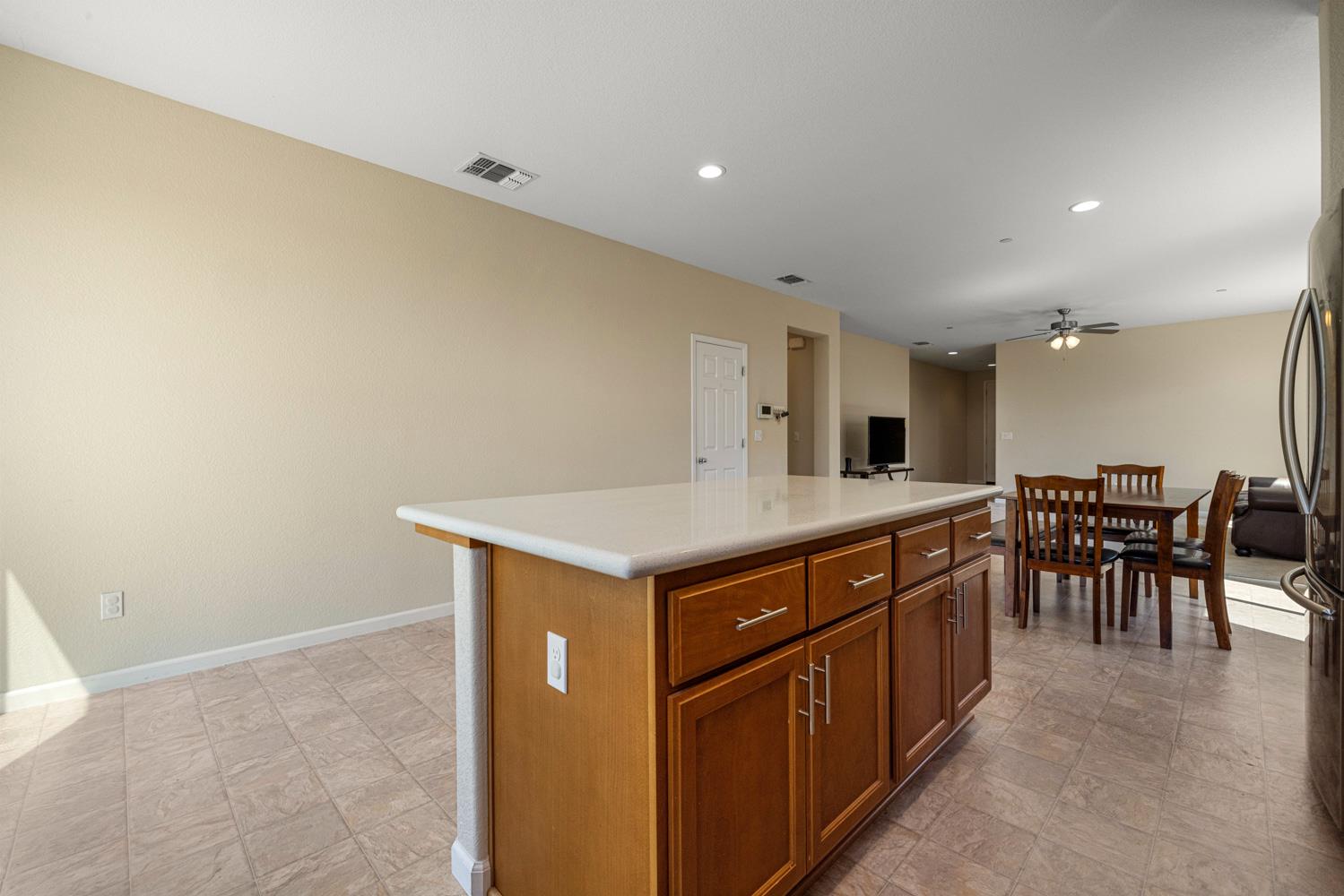 586 Glendon Ct, Merced, CA 95348