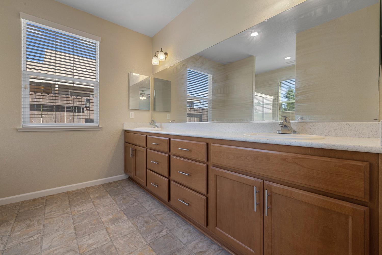 586 Glendon Ct, Merced, CA 95348