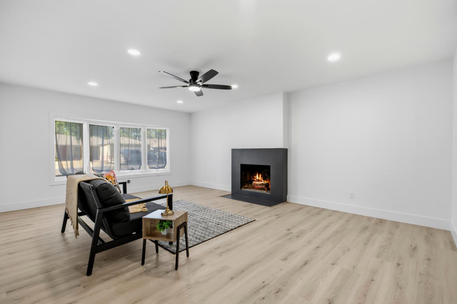1305 Oakwood Dr, Modesto, CA 95350