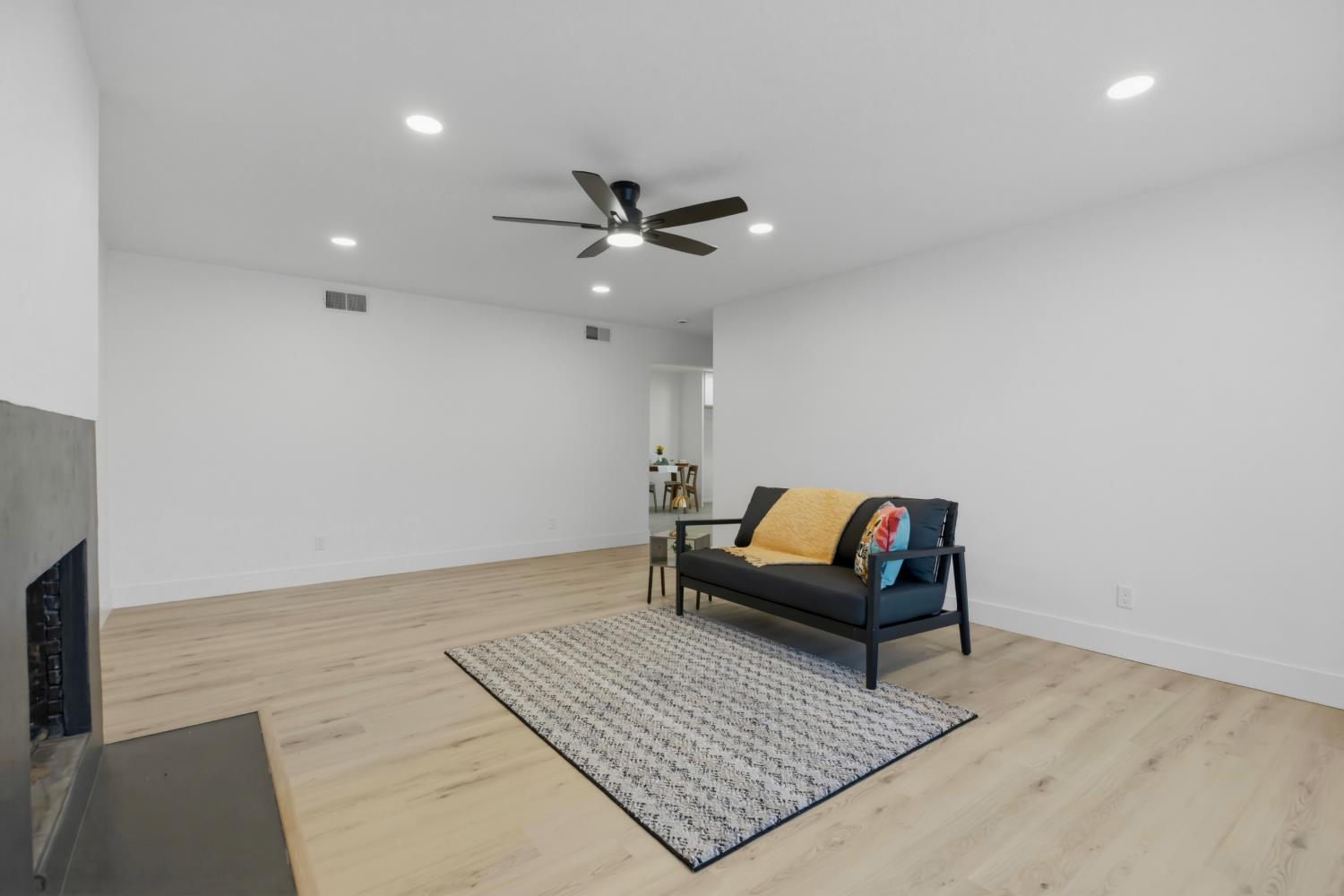 1305 Oakwood Dr, Modesto, CA 95350