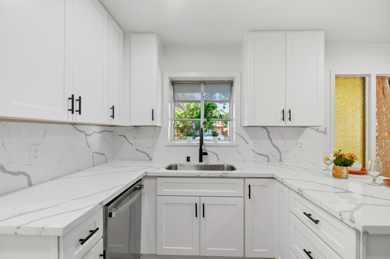 1305 Oakwood Dr, Modesto, CA 95350