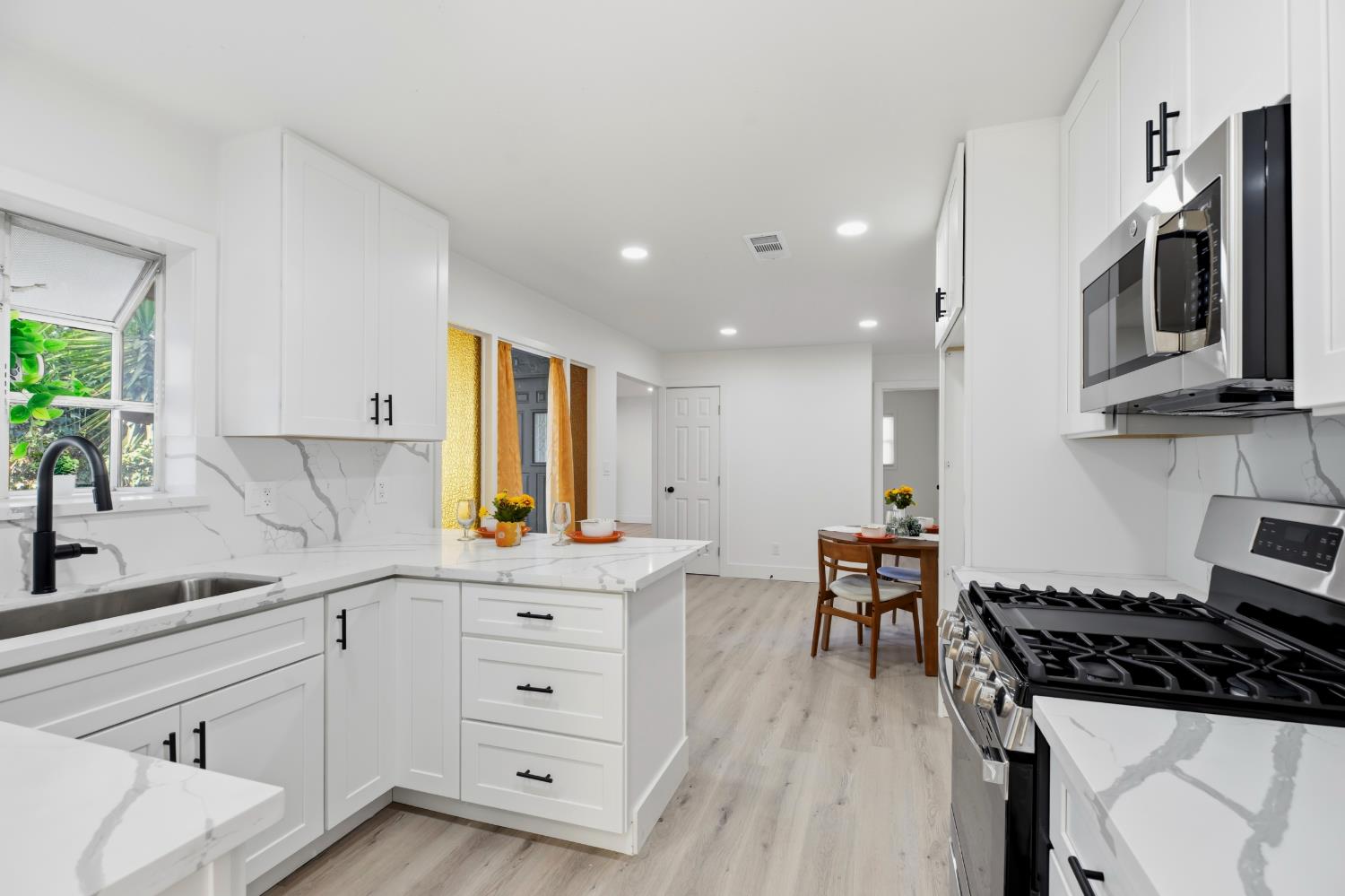 1305 Oakwood Dr, Modesto, CA 95350
