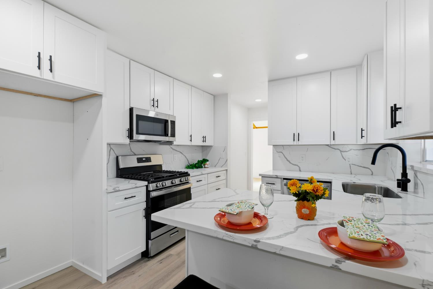 1305 Oakwood Dr, Modesto, CA 95350
