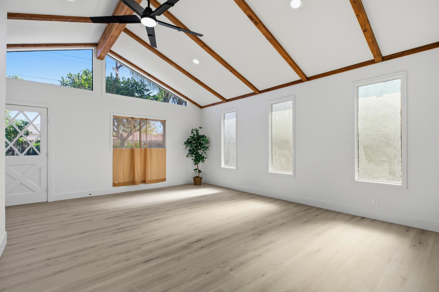 1305 Oakwood Dr, Modesto, CA 95350