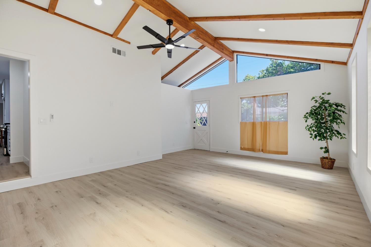 1305 Oakwood Dr, Modesto, CA 95350