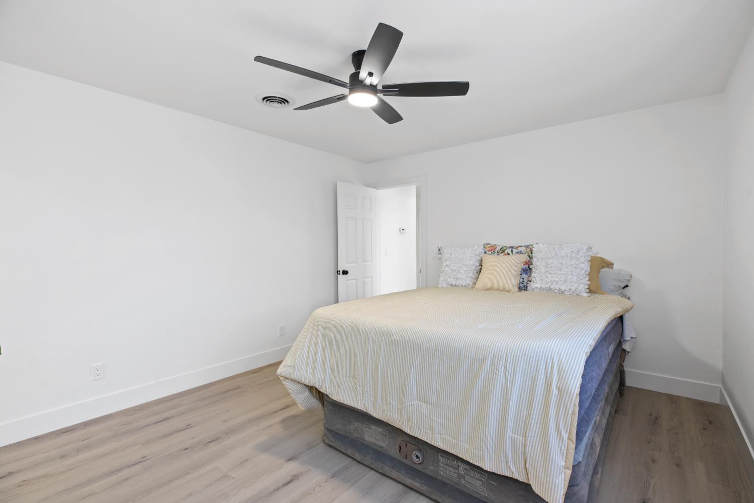 1305 Oakwood Dr, Modesto, CA 95350