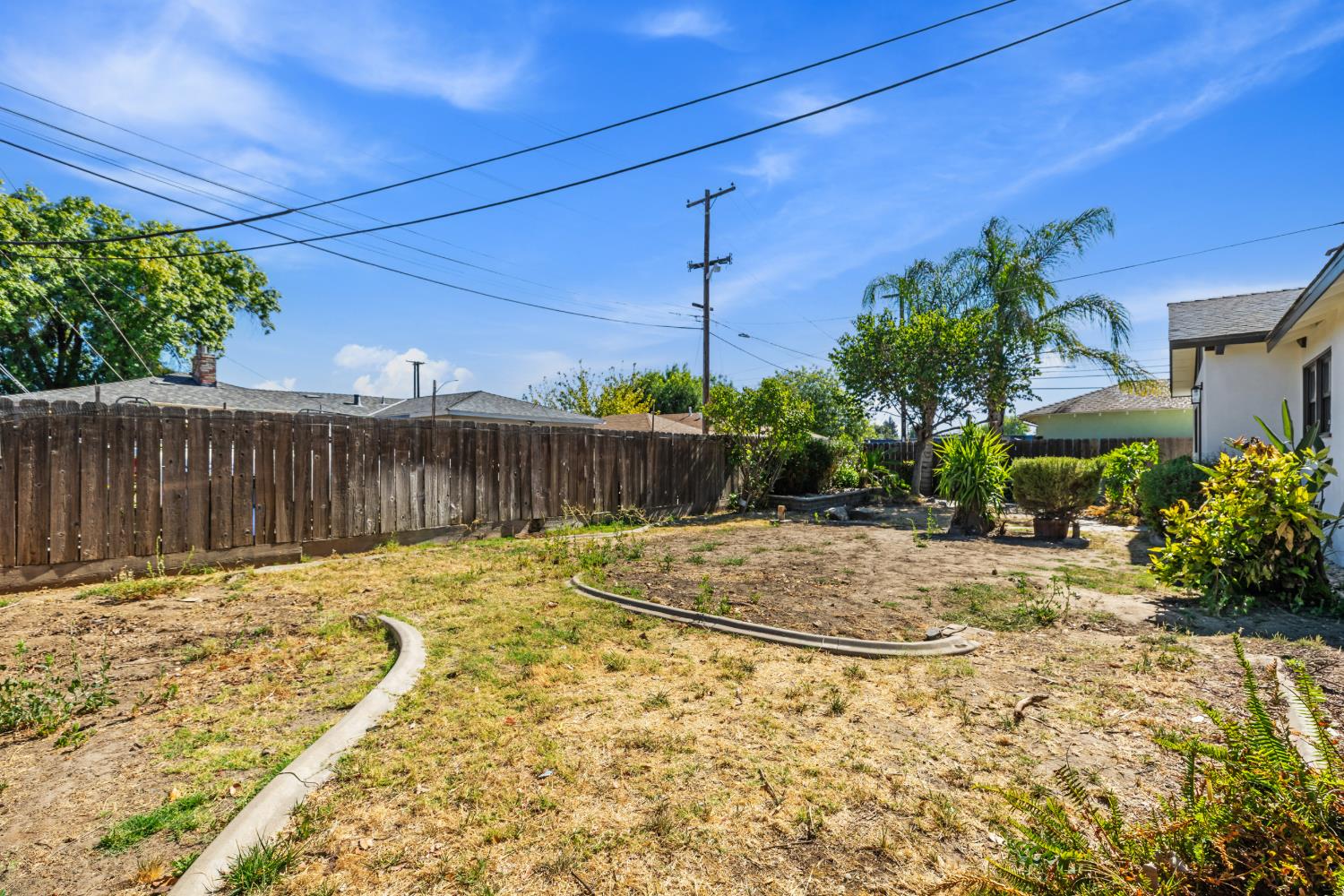 1305 Oakwood Dr, Modesto, CA 95350