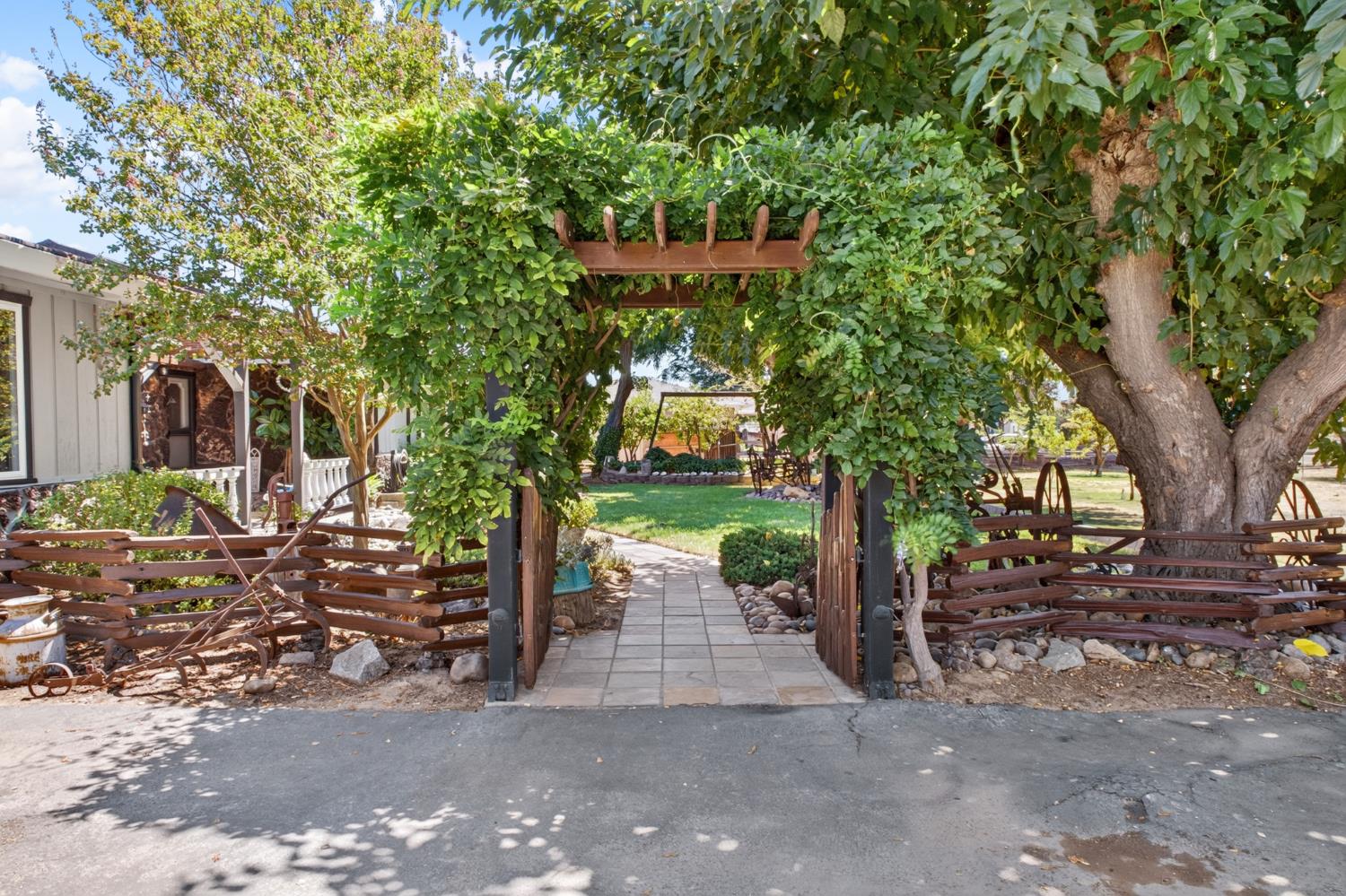 1941 Wawona St, Manteca, CA 95337