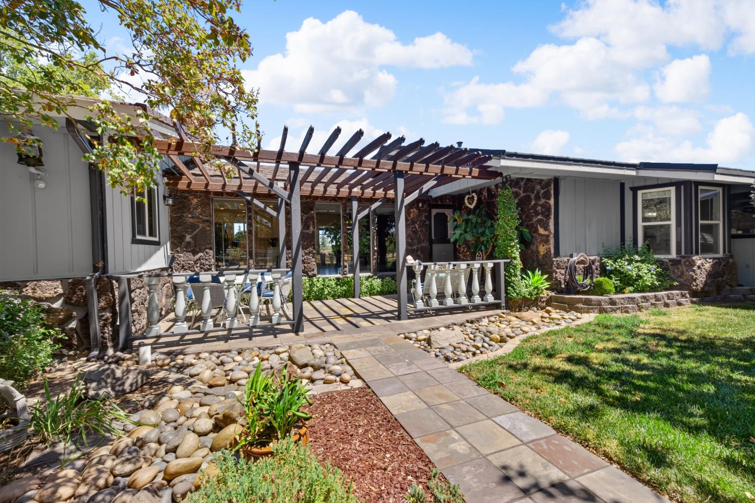 1941 Wawona St, Manteca, CA 95337