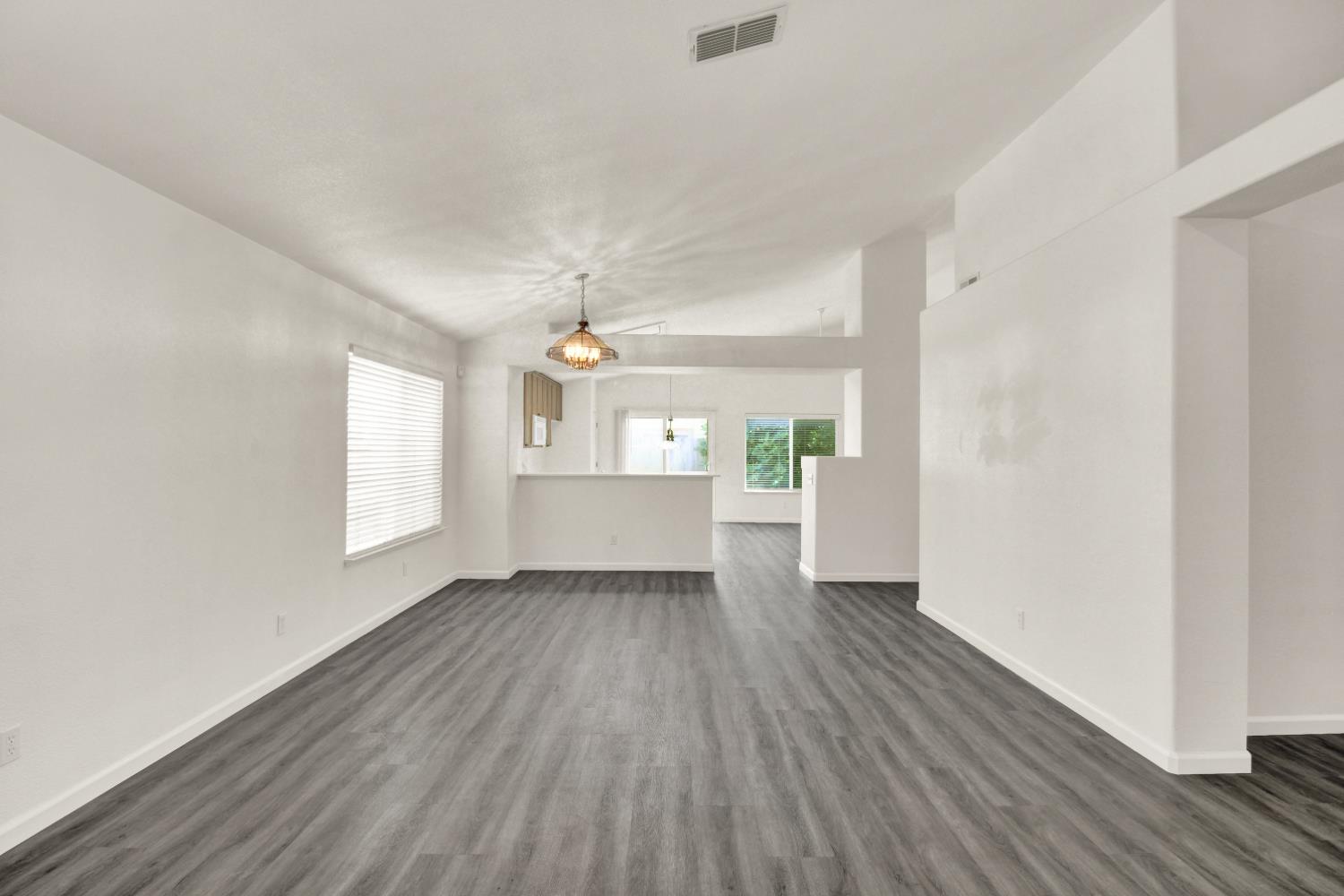 3104 Roland Gardens Ln, Modesto, CA 95355