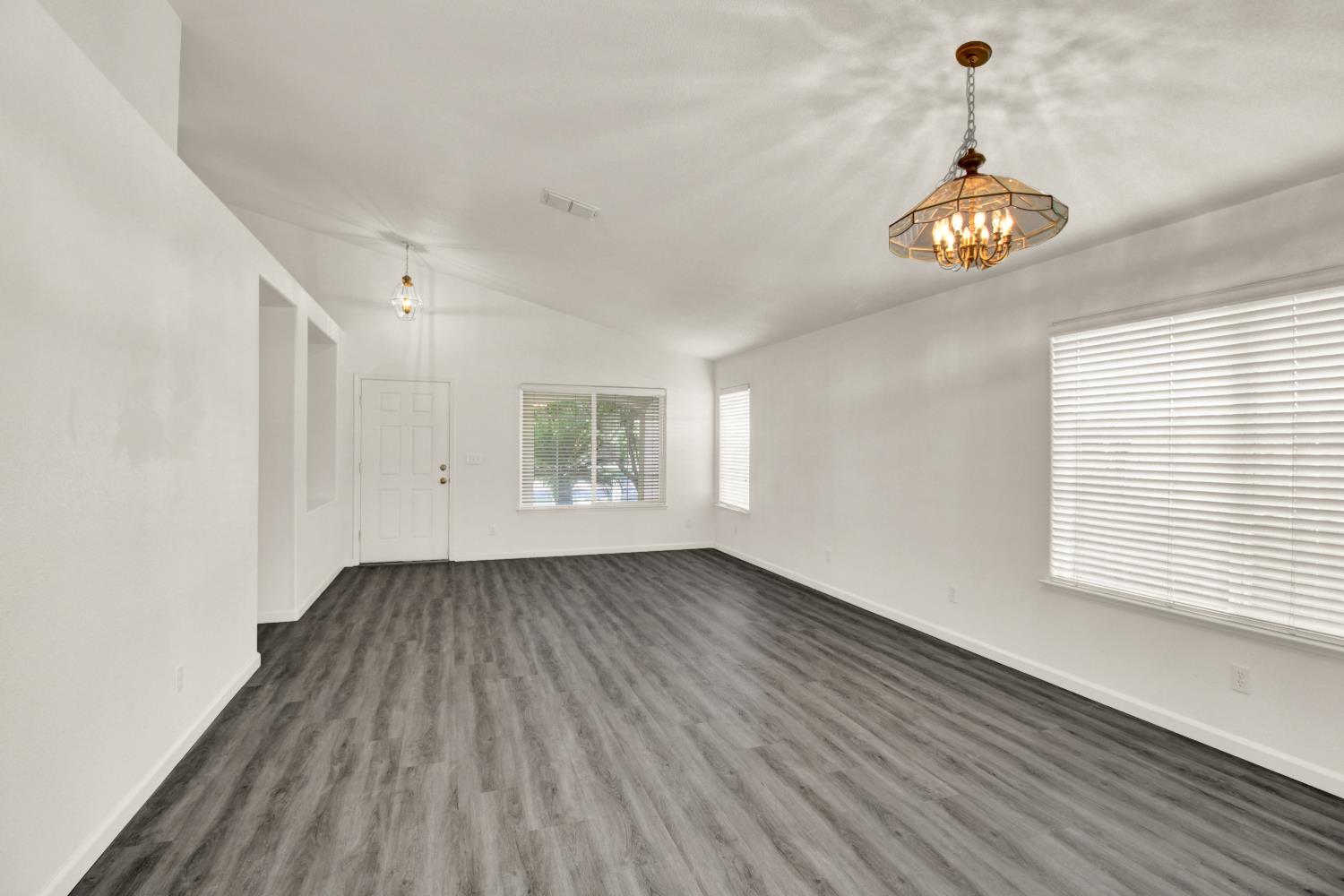 3104 Roland Gardens Ln, Modesto, CA 95355