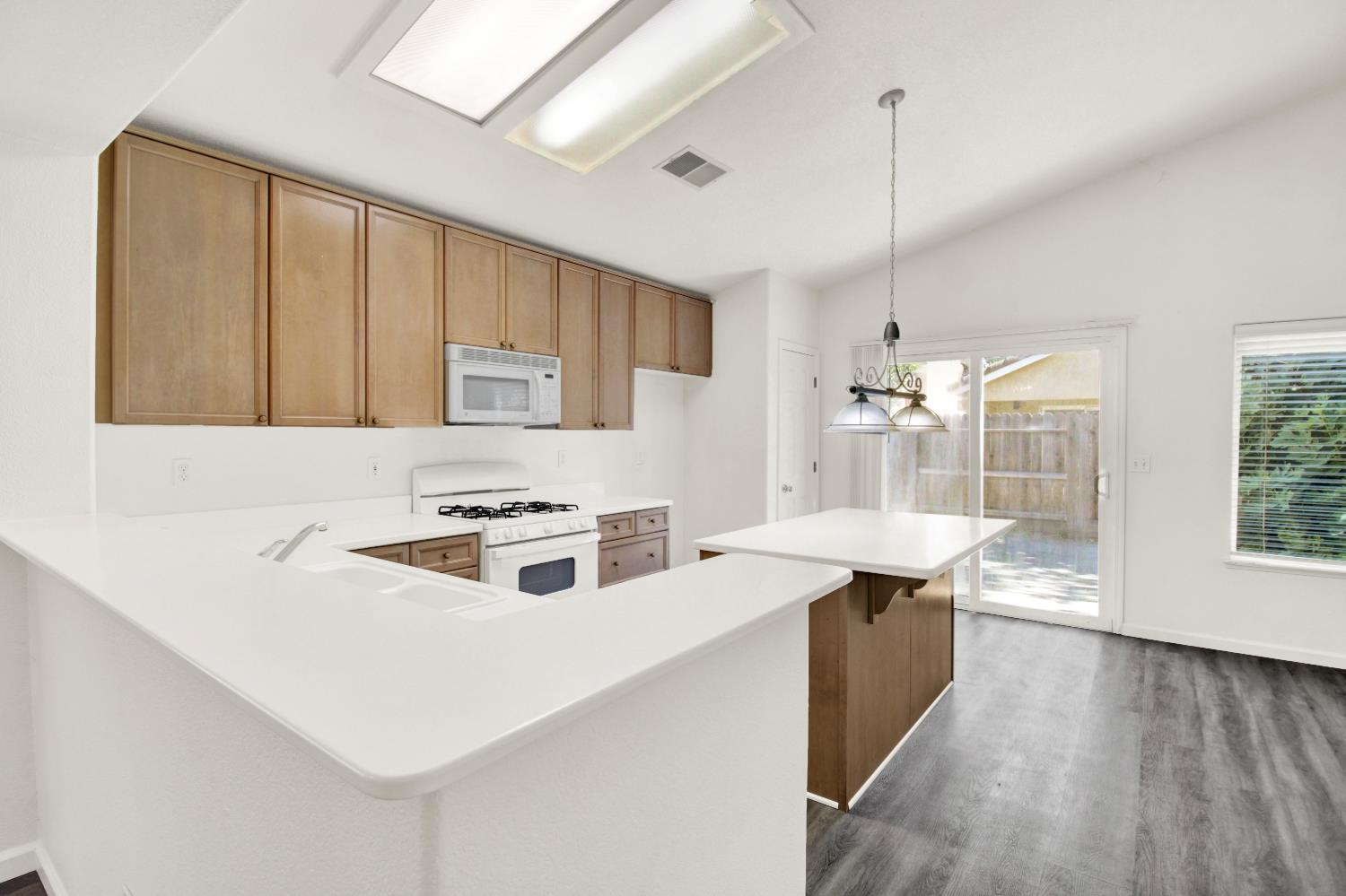 3104 Roland Gardens Ln, Modesto, CA 95355