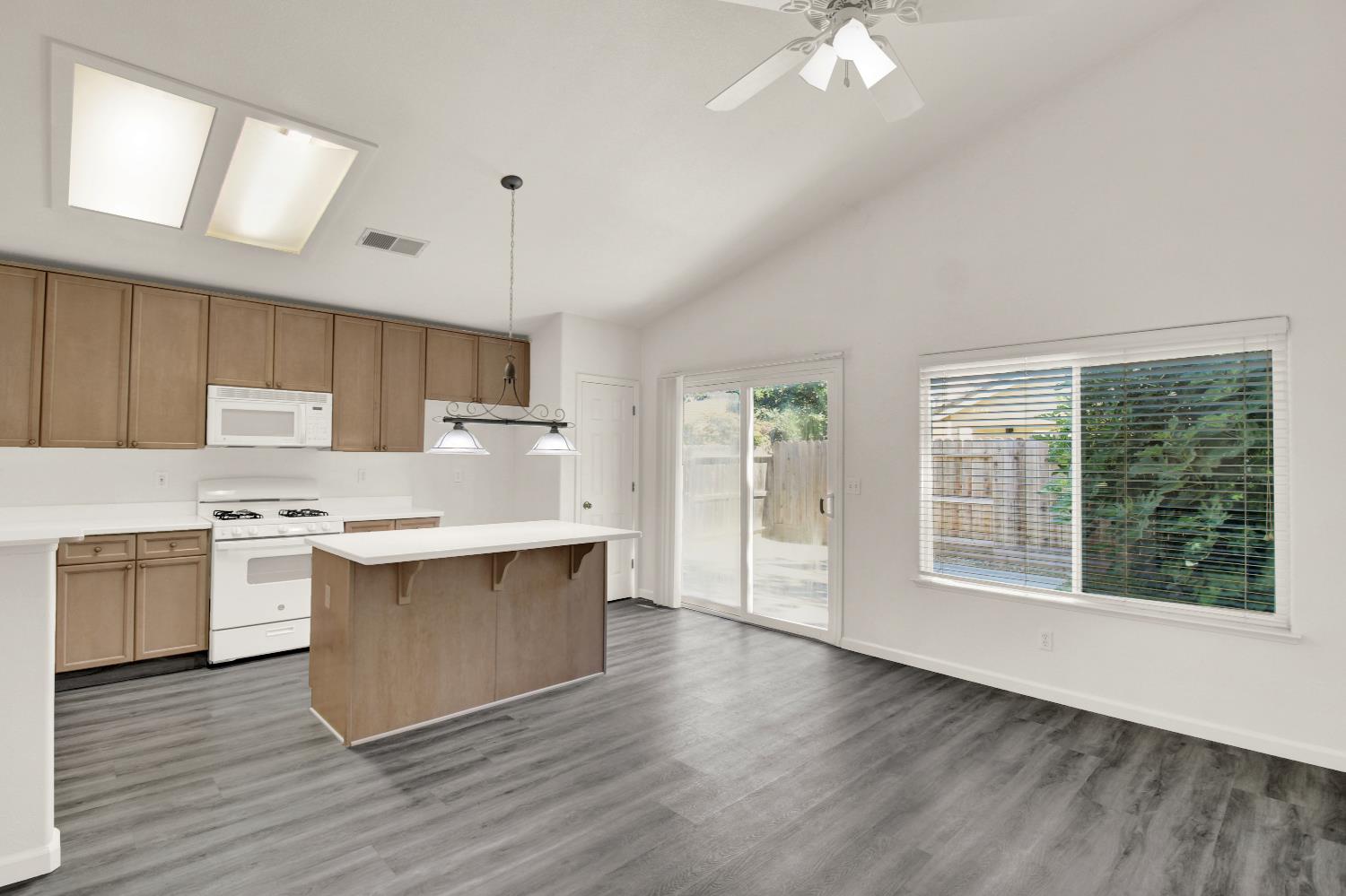 3104 Roland Gardens Ln, Modesto, CA 95355