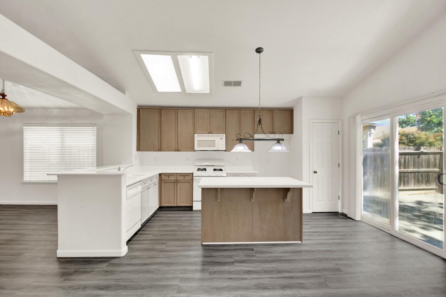 3104 Roland Gardens Ln, Modesto, CA 95355