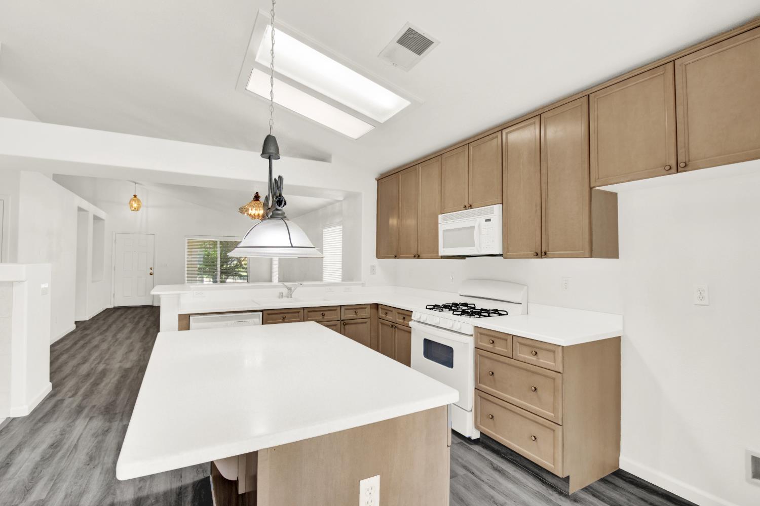 3104 Roland Gardens Ln, Modesto, CA 95355